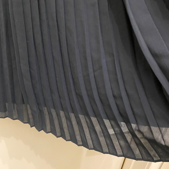 Club Monaco Pleat-back Top - Picture 6 of 6